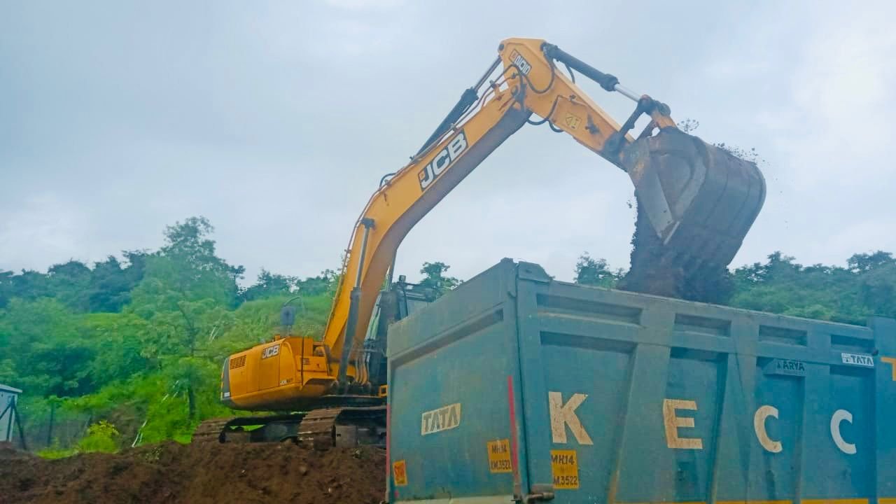 Poclain Machinery on Rent / Rental Services in Pune, Chakan, Bhosari